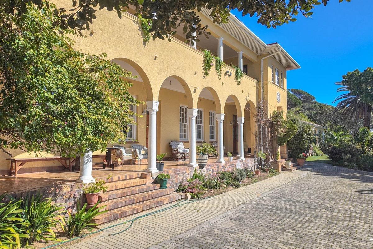 House For Sale in Simons Town - Photo 2