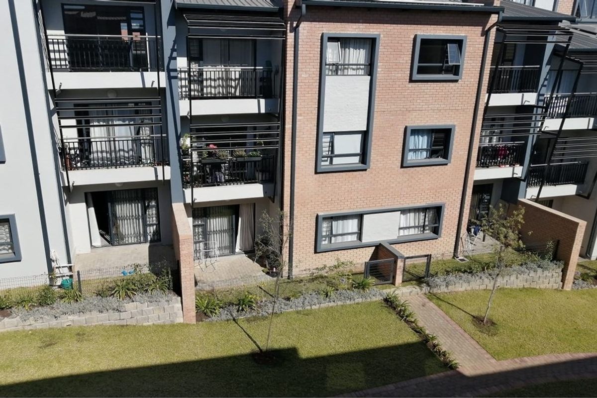 Apartment For Sale in Vorna Valley, Midrand - Photo 2