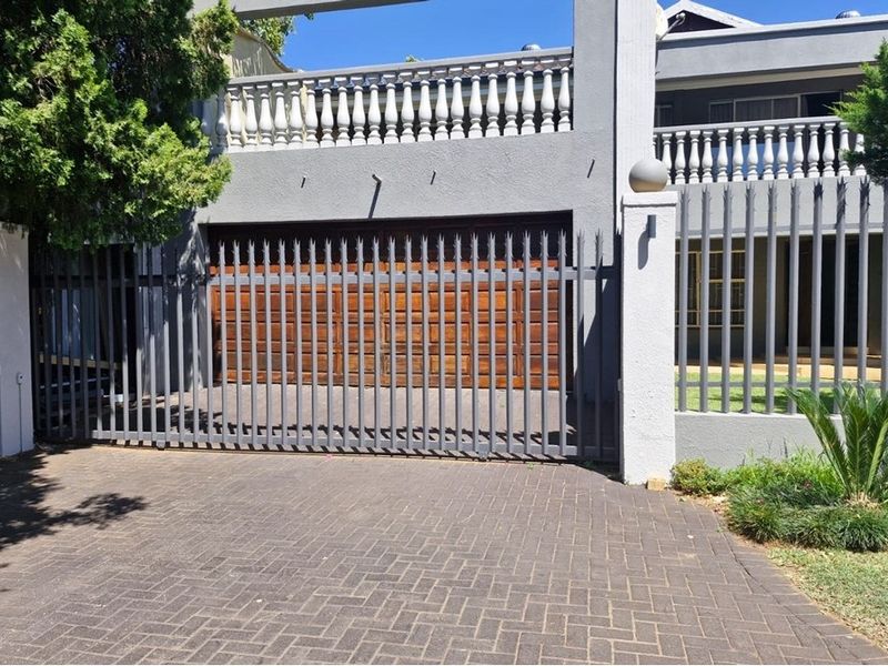 House For Sale in Doringkruin, Klerksdorp, North West - Photo 2
