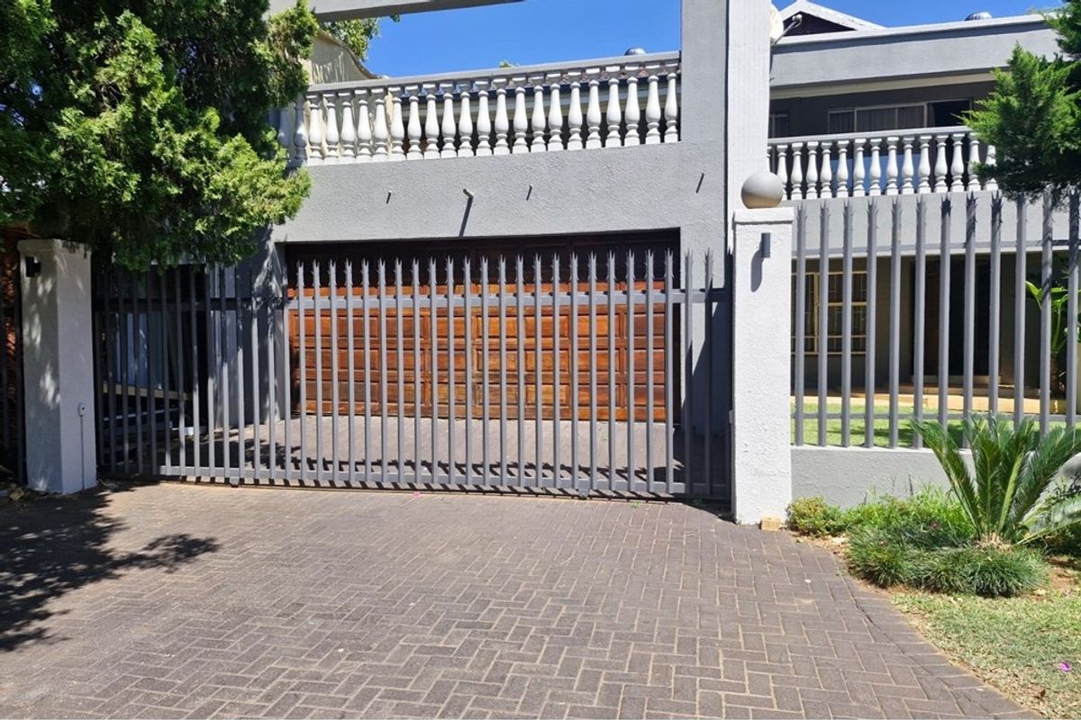 House For Sale in Doringkruin, Klerksdorp, North West - Photo 2