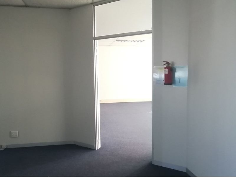Office To Rent in Pinetown, KwaZulu Natal - Photo 2