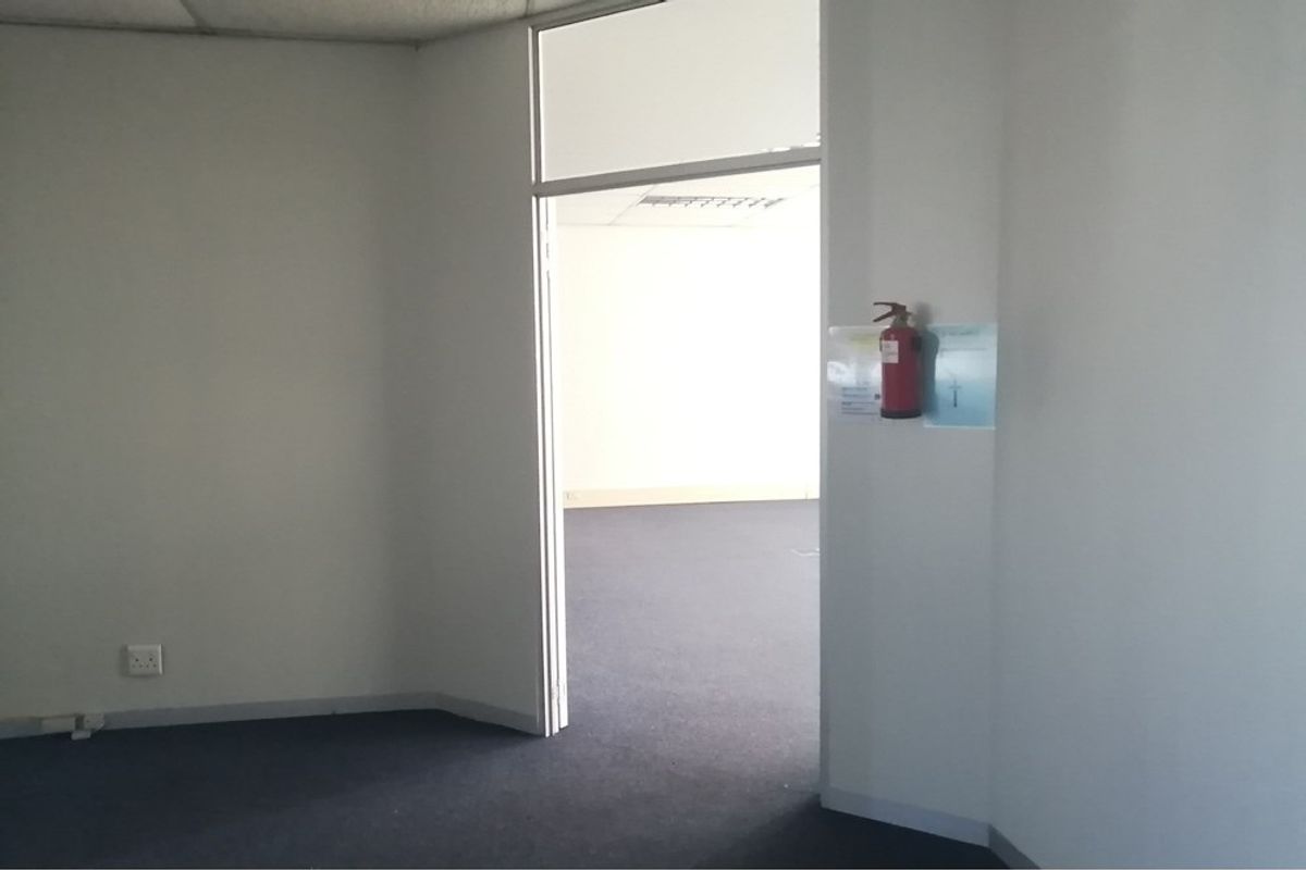 Office To Rent in Pinetown, KwaZulu Natal - Photo 2
