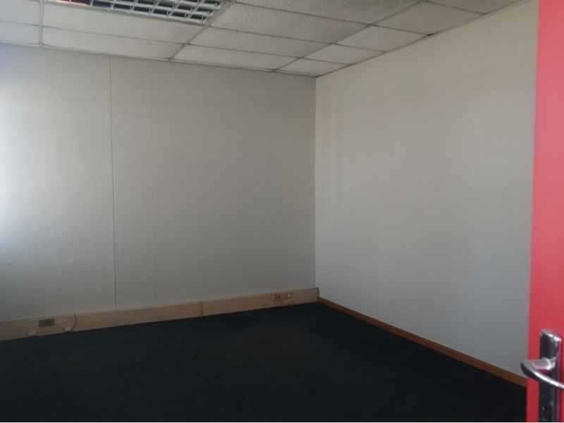 Office To Rent in Pinetown, KwaZulu Natal - Photo 4
