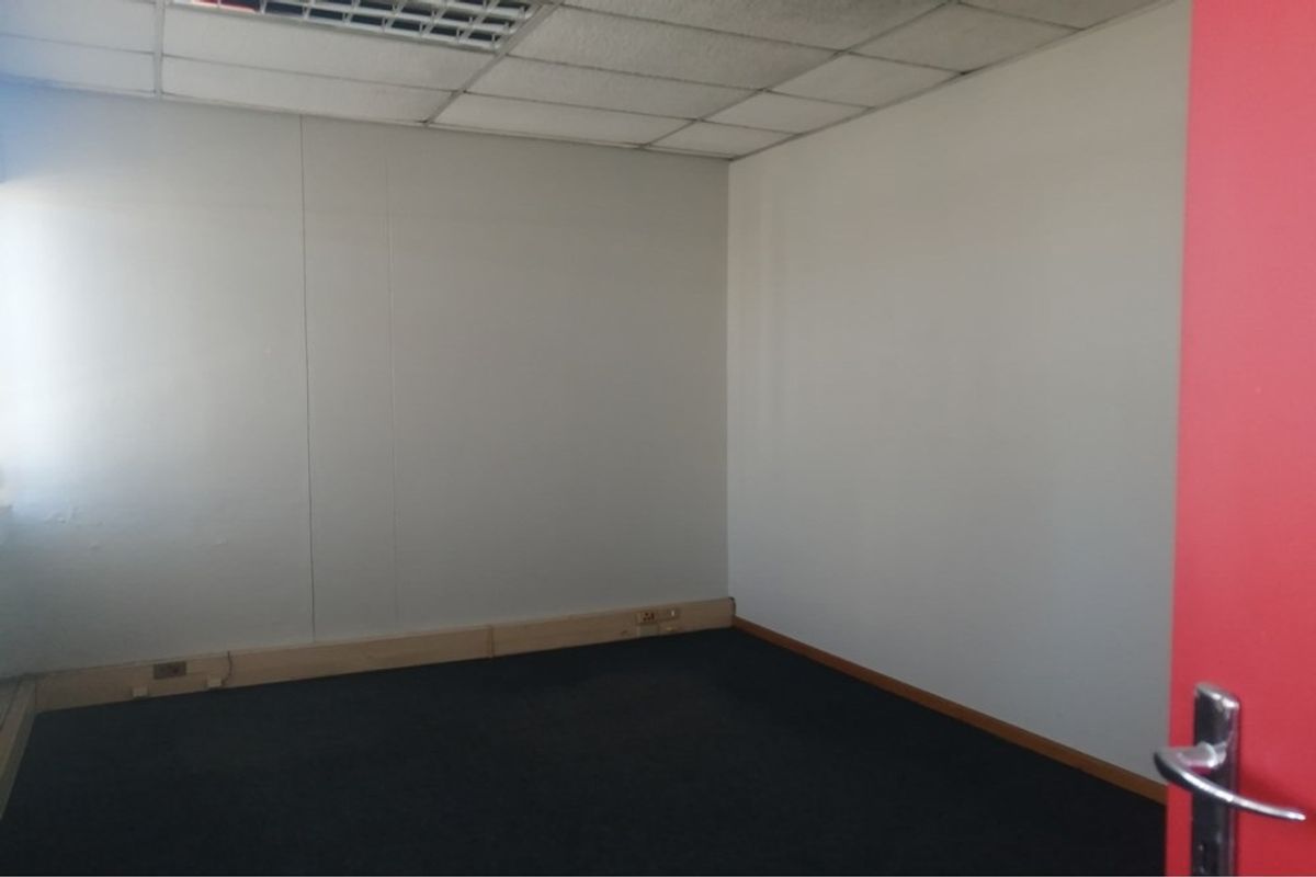 Office To Rent in Pinetown, KwaZulu Natal - Photo 4