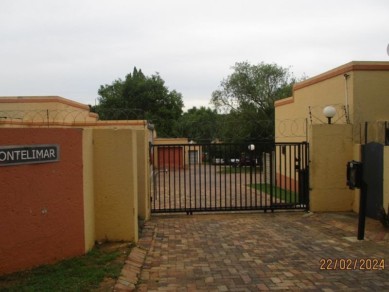 Townhouse For Sale in Birchleigh North, Kempton Park - Photo 3