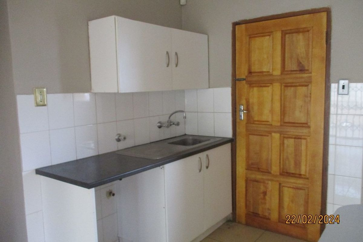 Townhouse For Sale in Birchleigh North, Kempton Park - Photo 2