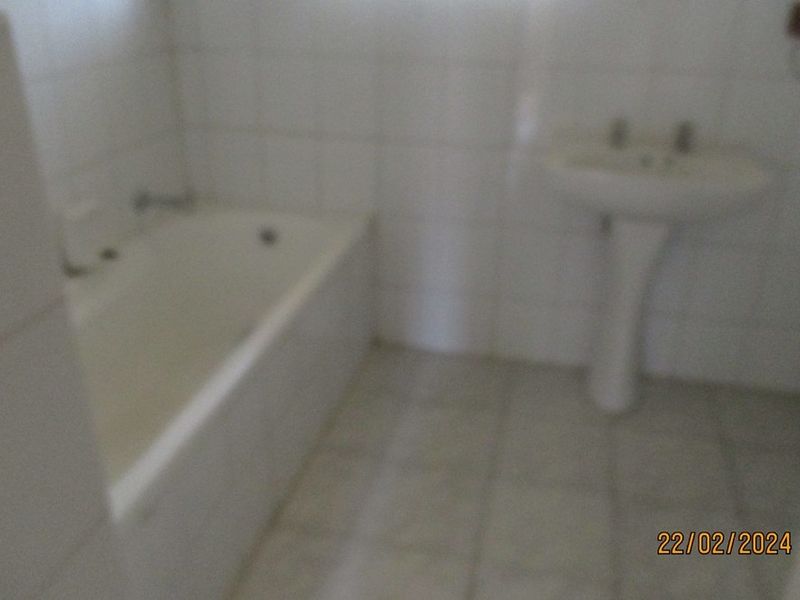 Townhouse Sold in Birchleigh North, Kempton Park - Photo 5