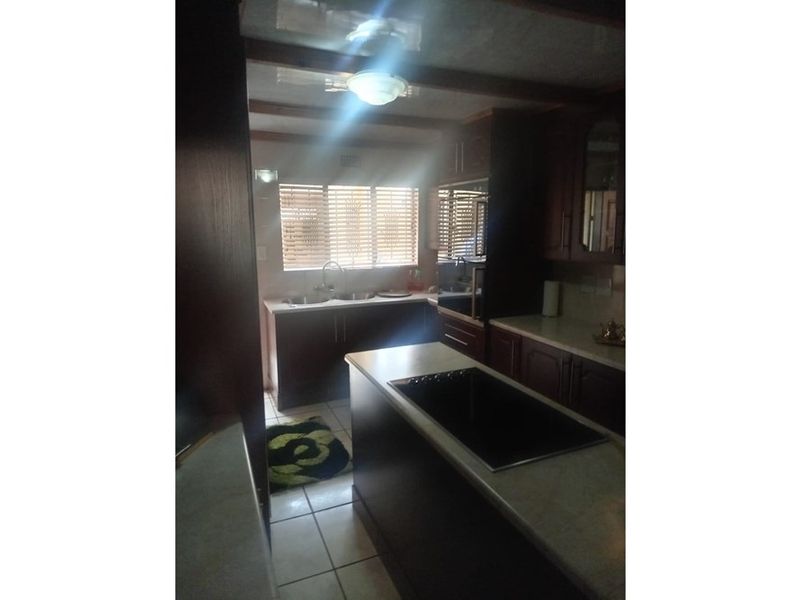 House For Sale in Moletsane, Soweto - Photo 5