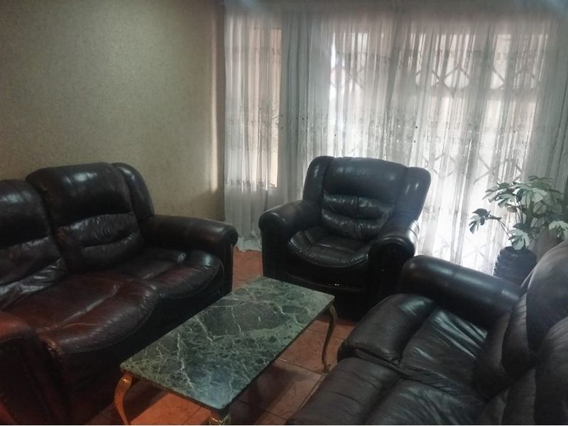 House For Sale in Moletsane, Soweto - Photo 8