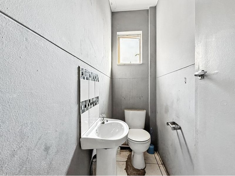 Income-Generating 3 Bedroom Apartment | Durban CBD | Excellent Rental Yield - Photo 9