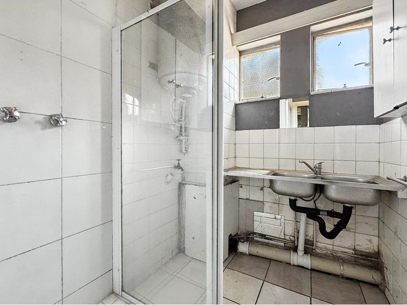 Income-Generating 3 Bedroom Apartment | Durban CBD | Excellent Rental Yield - Photo 8