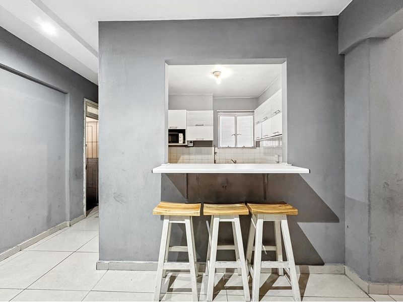 Income-Generating 3 Bedroom Apartment | Durban CBD | Excellent Rental Yield - Photo 5