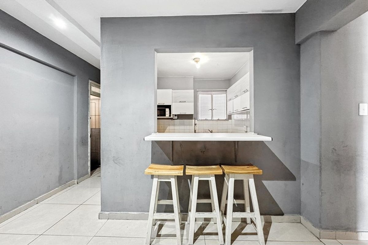 Income-Generating 3 Bedroom Apartment | Durban CBD | Excellent Rental Yield - Photo 5