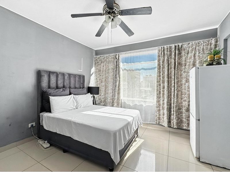 Income-Generating 3 Bedroom Apartment | Durban CBD | Excellent Rental Yield - Photo 2