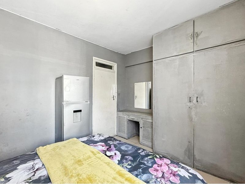 Income-Generating 3 Bedroom Apartment | Durban CBD | Excellent Rental Yield - Photo 3