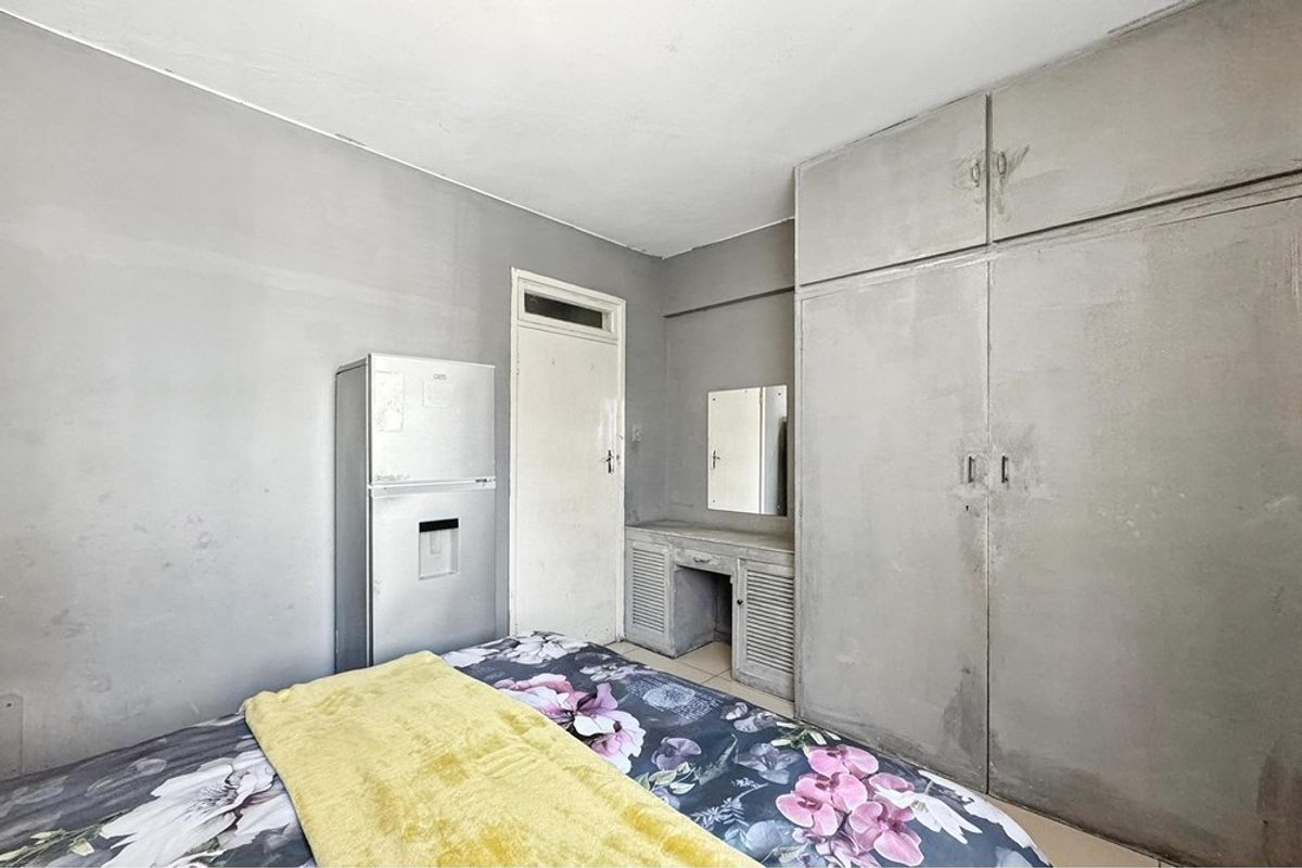 Income-Generating 3 Bedroom Apartment | Durban CBD | Excellent Rental Yield - Photo 3