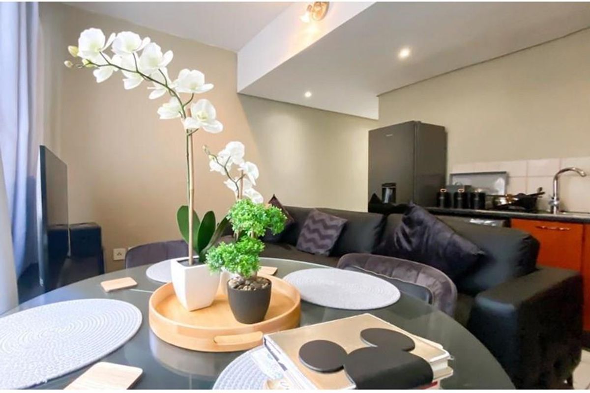 Apartment For Sale in Braamfontein, Johannesburg - Photo 3