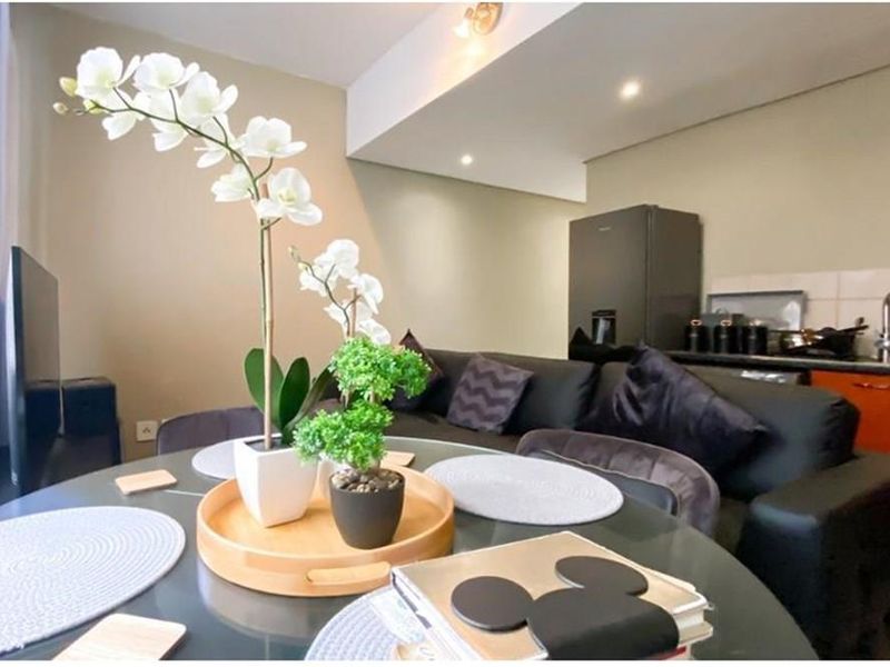 Apartment For Sale in Braamfontein, Johannesburg - Photo 3