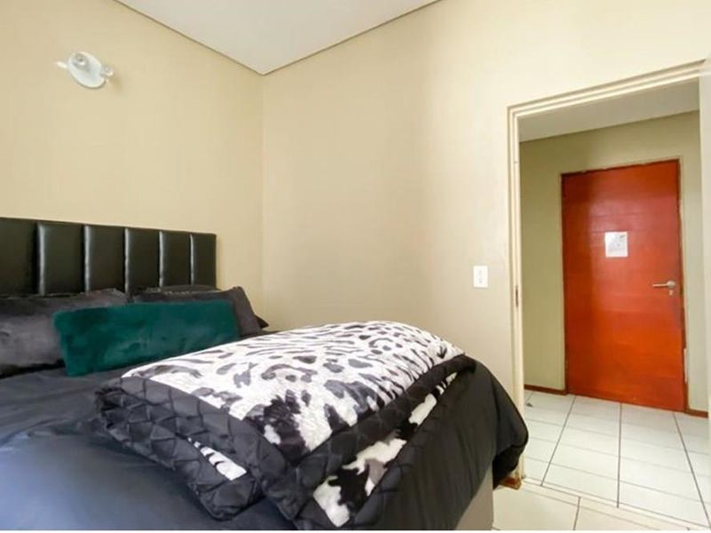 Apartment For Sale in Braamfontein, Johannesburg - Photo 6