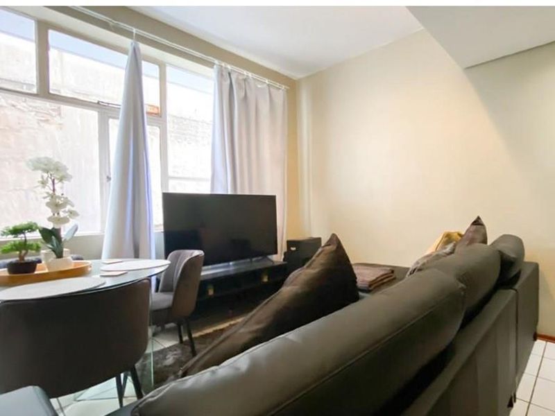 Apartment For Sale in Braamfontein, Johannesburg - Photo 4