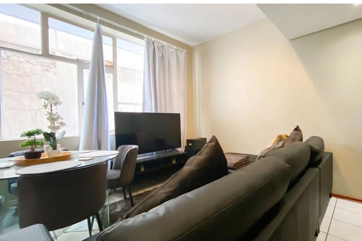 Apartment For Sale in Braamfontein, Johannesburg - Photo 4