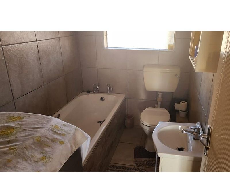 Townhouse For Sale in Florida, Roodepoort - Photo 6