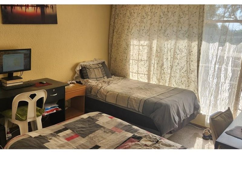 Townhouse For Sale in Florida, Roodepoort - Photo 5