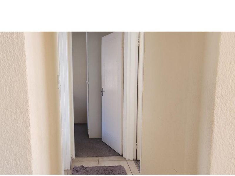 Townhouse For Sale in Florida, Roodepoort - Photo 7