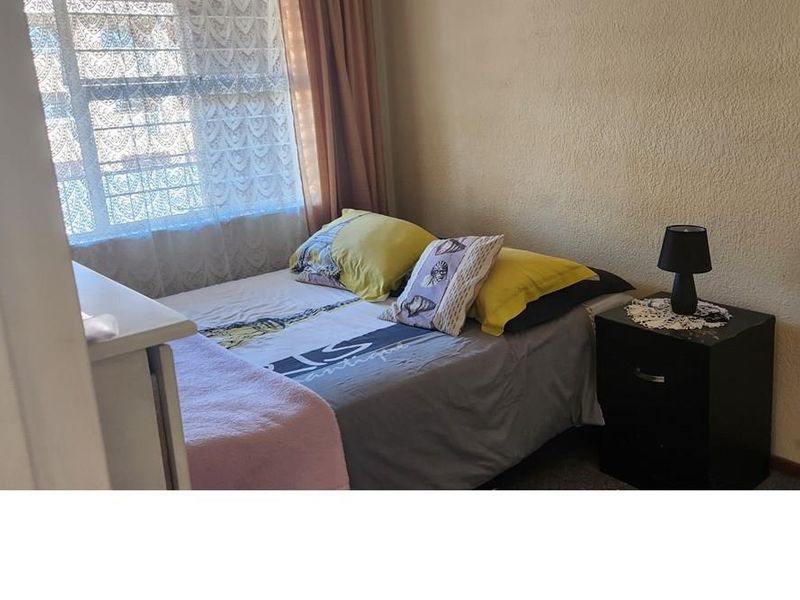 Townhouse For Sale in Florida, Roodepoort - Photo 4