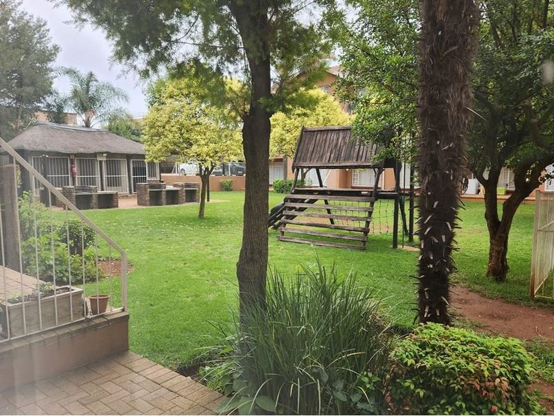 Townhouse For Sale in Florida, Roodepoort - Photo 3