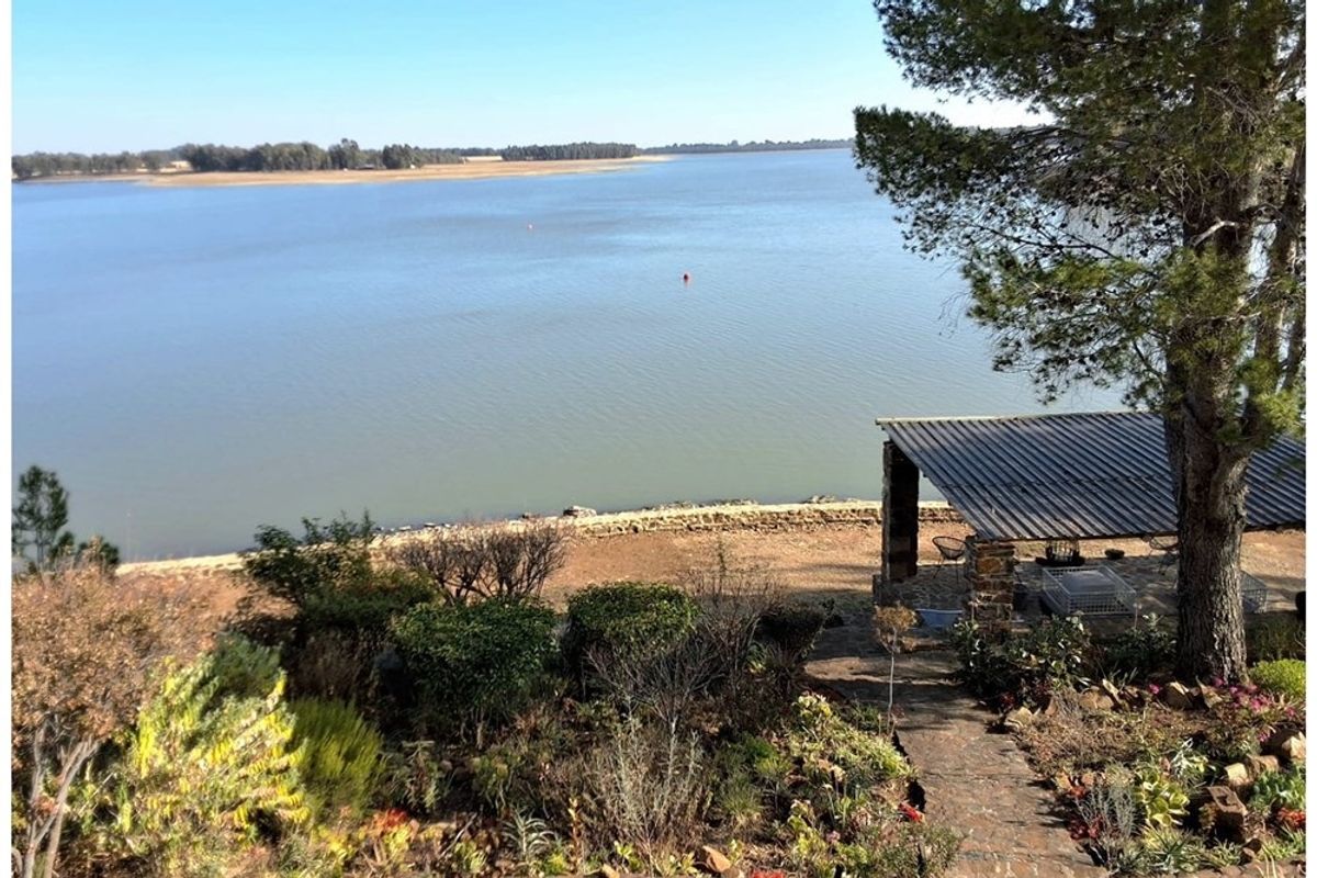 Apartment For Sale in Boschenvaal River Front Lodges Vaal Dam - Photo 3