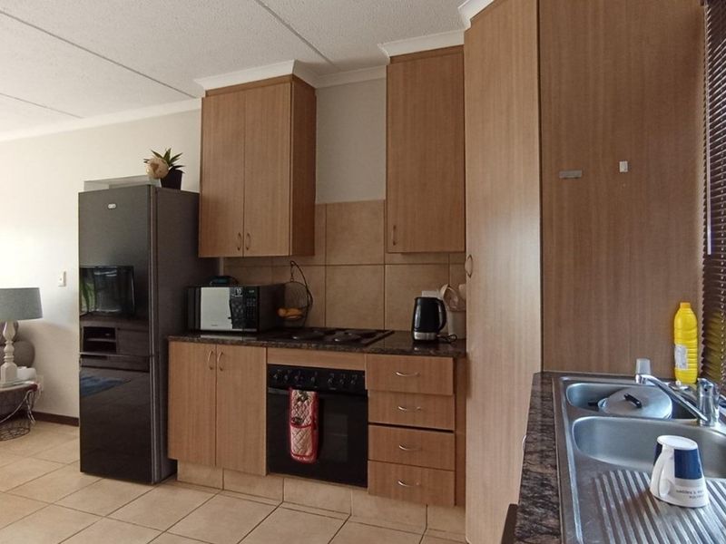 Apartment For Sale in Greenstone Hill, Edenvale - Photo 3