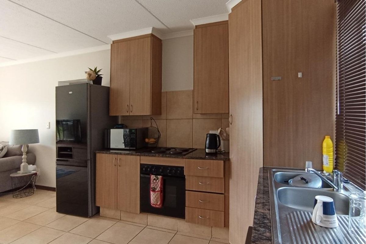 Apartment For Sale in Greenstone Hill, Edenvale - Photo 3