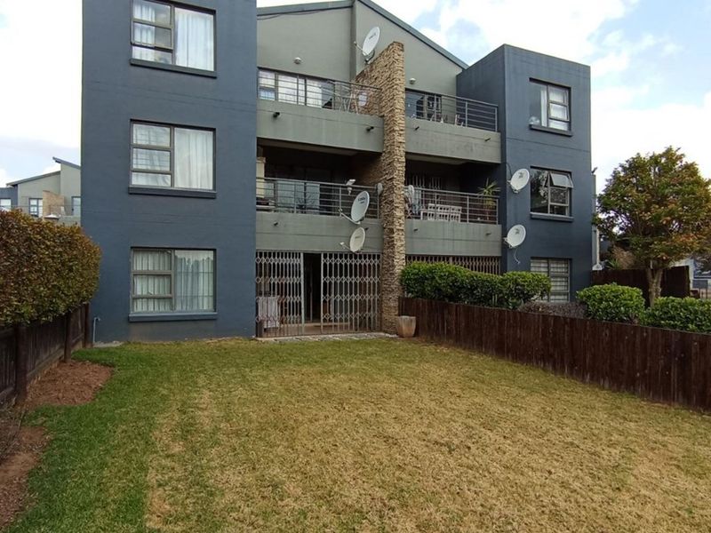 Apartment For Sale in Greenstone Hill, Edenvale - Photo 2