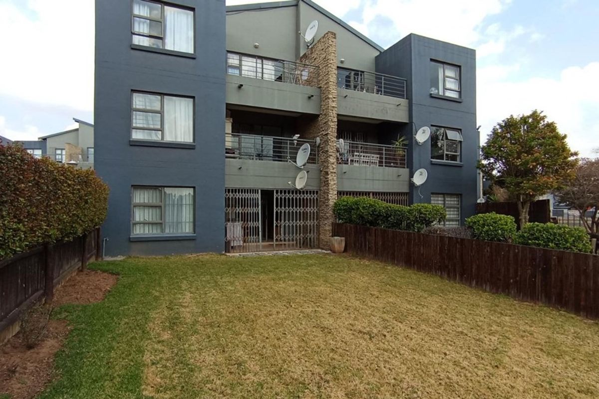 Apartment For Sale in Greenstone Hill, Edenvale - Photo 2