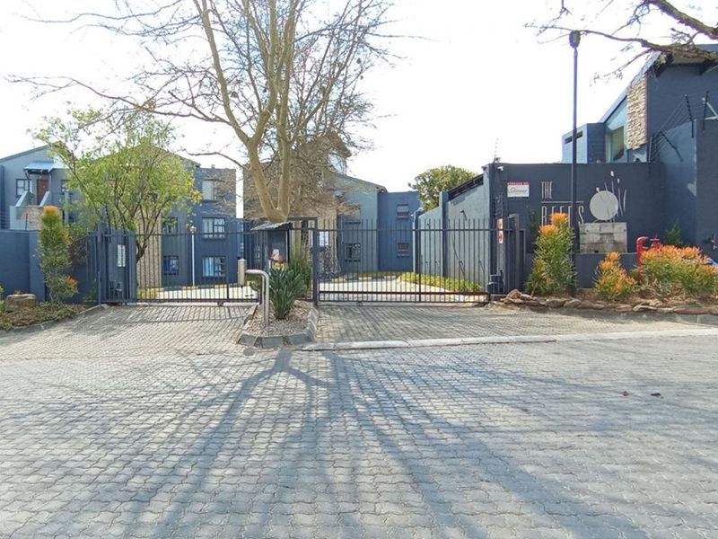 Apartment For Sale in Greenstone Hill, Edenvale - Photo 1