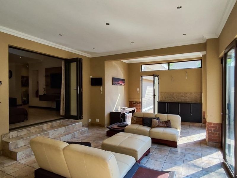 House For Sale in Greenstone Hill, Edenvale - Photo 10