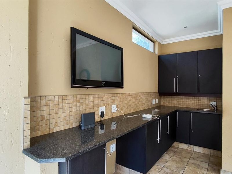 House For Sale in Greenstone Hill, Edenvale - Photo 9