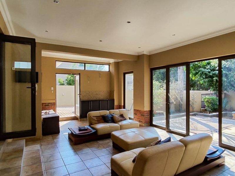 House For Sale in Greenstone Hill, Edenvale - Photo 2