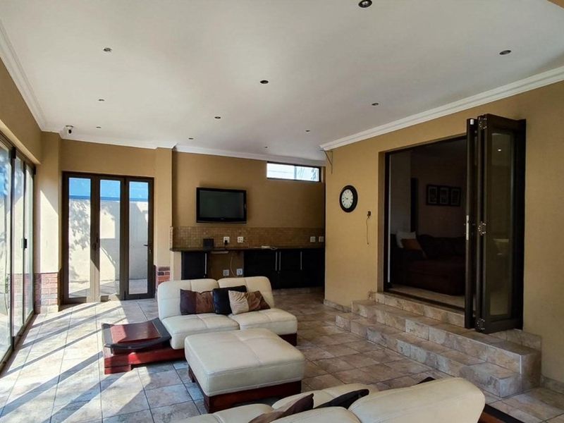 House For Sale in Greenstone Hill, Edenvale - Photo 3