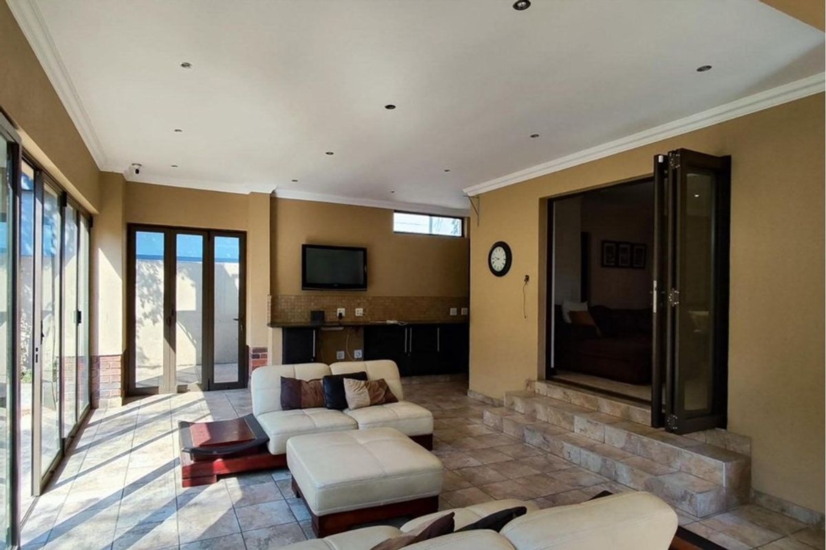 House For Sale in Greenstone Hill, Edenvale - Photo 3