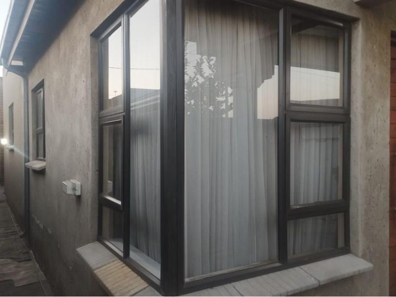 Apartment For Sale in Thulani, Soweto - Photo 2