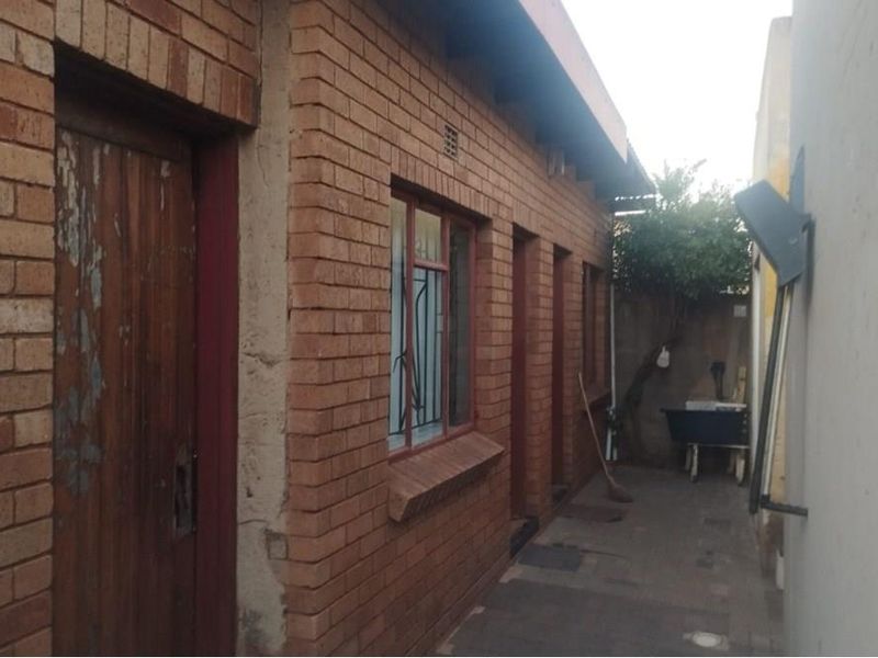 Apartment For Sale in Thulani, Soweto - Photo 3