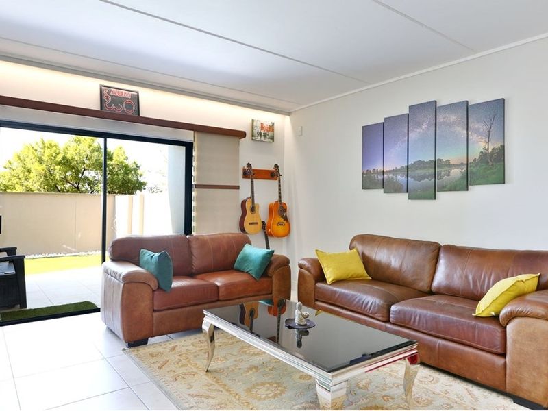 Apartment For Sale in The Polofields, Waterfall, Midrand - Photo 2