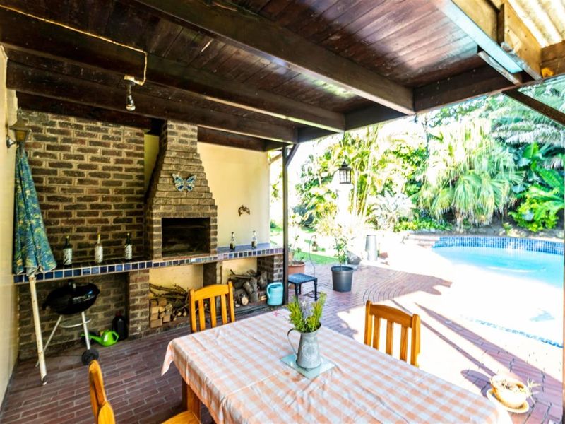 8-bed Selborne home with modern finishes, solar features, and expansive family-friendly grounds - Photo 8