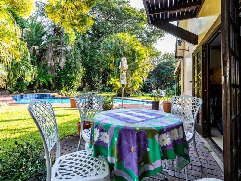 8-bed Selborne home with modern finishes, solar features, and expansive family-friendly grounds - Photo 7