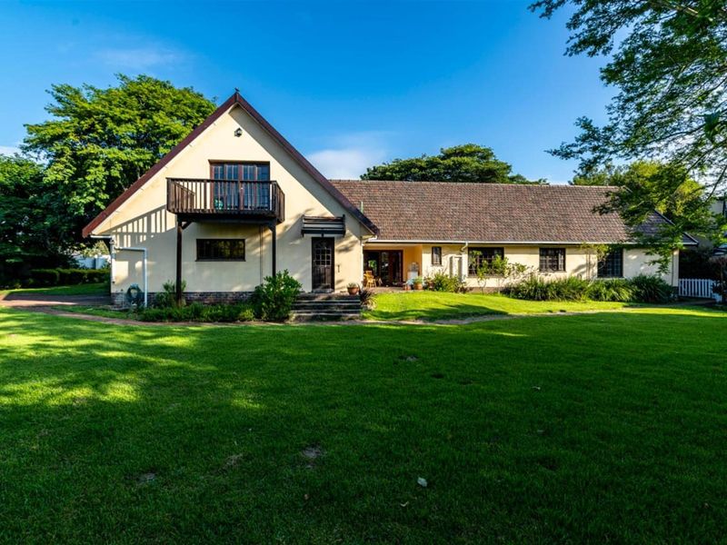 8-bed Selborne home with modern finishes, solar features, and expansive family-friendly grounds - Photo 2