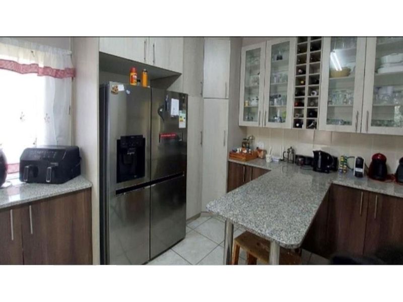 House For Sale in Huttenheights, Newcastle, KwaZulu Natal - Photo 4