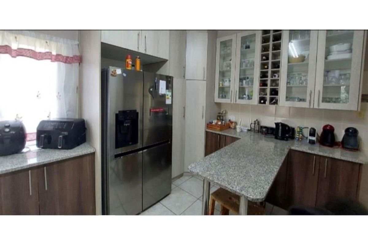 House For Sale in Huttenheights, Newcastle, KwaZulu Natal - Photo 4