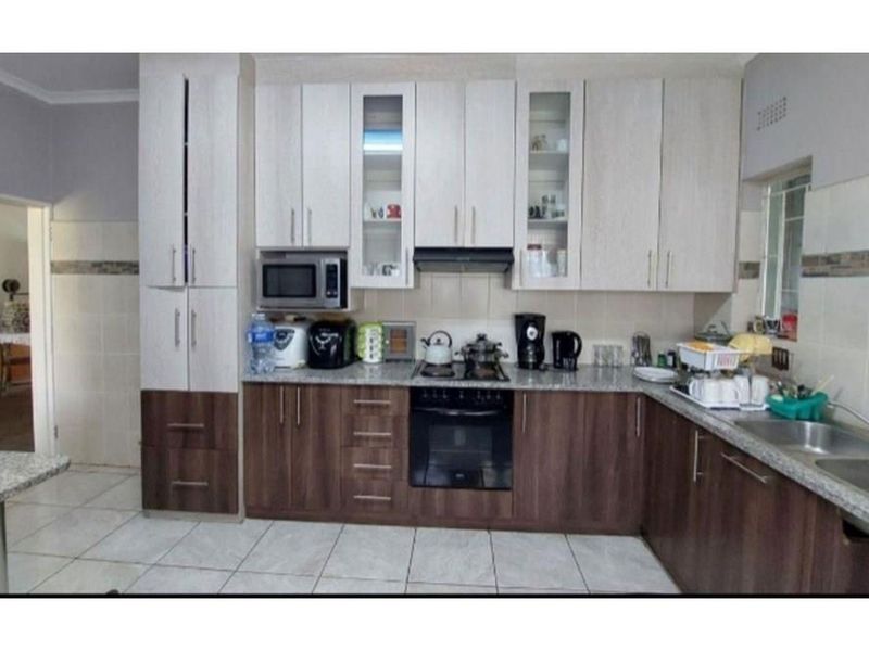 House For Sale in Huttenheights, Newcastle, KwaZulu Natal - Photo 3